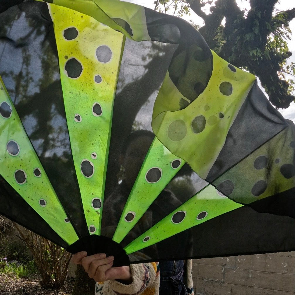 SINGLE: Poison Dart Frog Silk Fishbone Fan