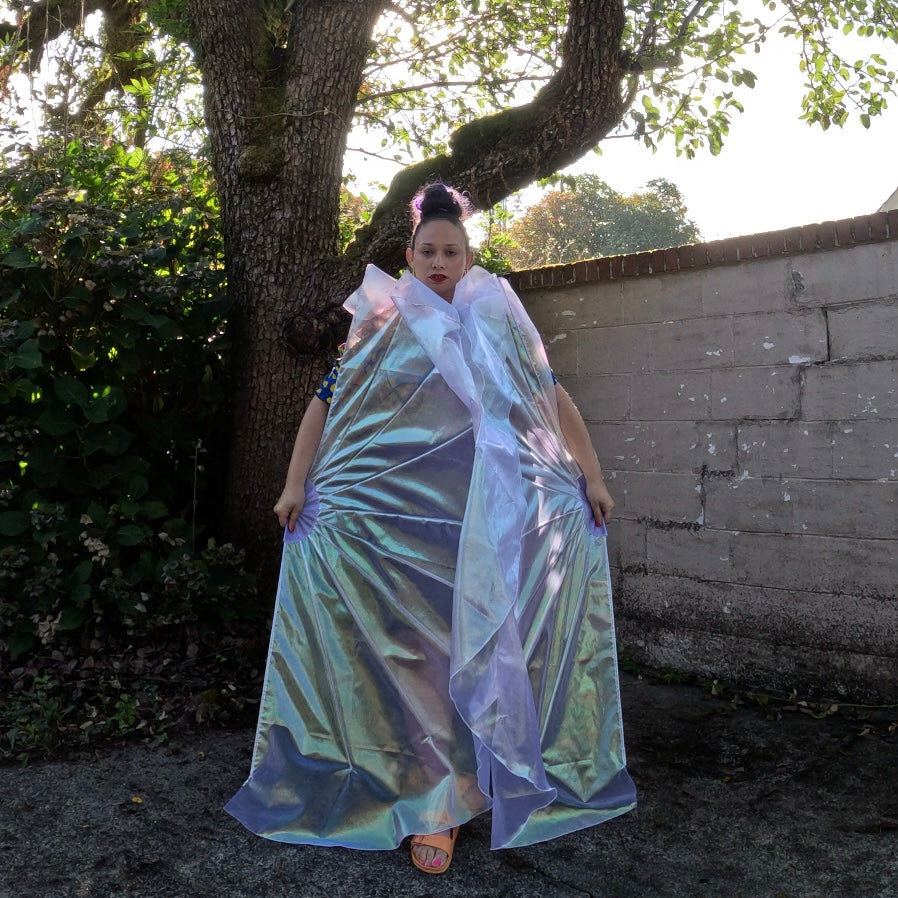 ✨PRE-ORDER✨Pearl Iridescent Lamé Fishbone Fans